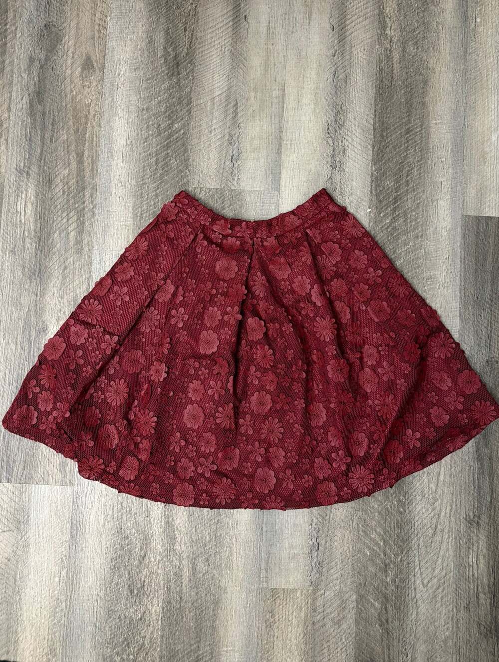 Whyte Eyelash Burgundy 3D Floral Applique Mesh Skirt Size M